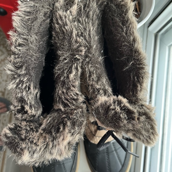 Winter boot.  SIZE 11 - Picture 3 of 3